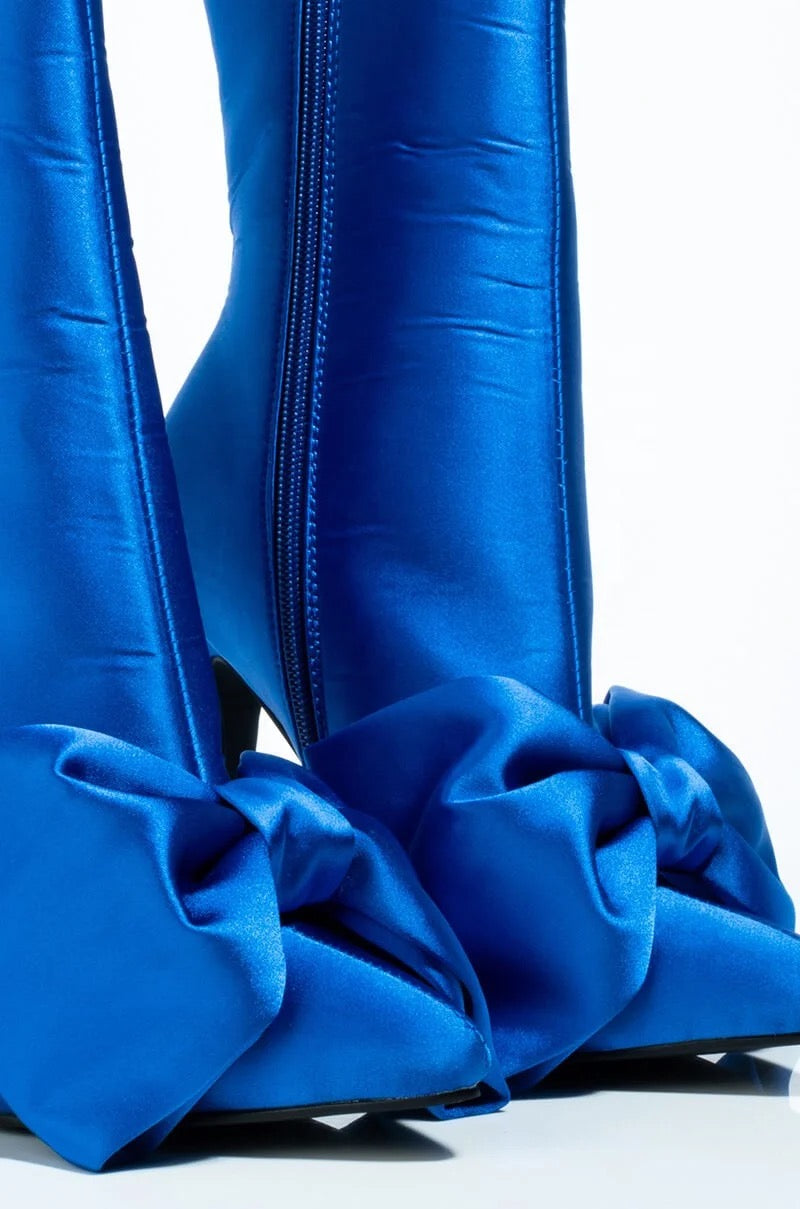 Tan tacones azules