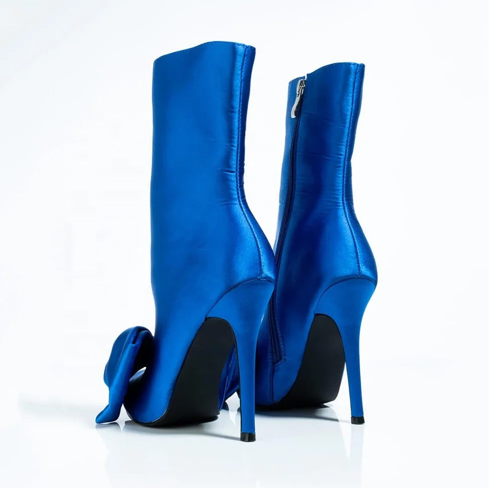 Tan tacones azules