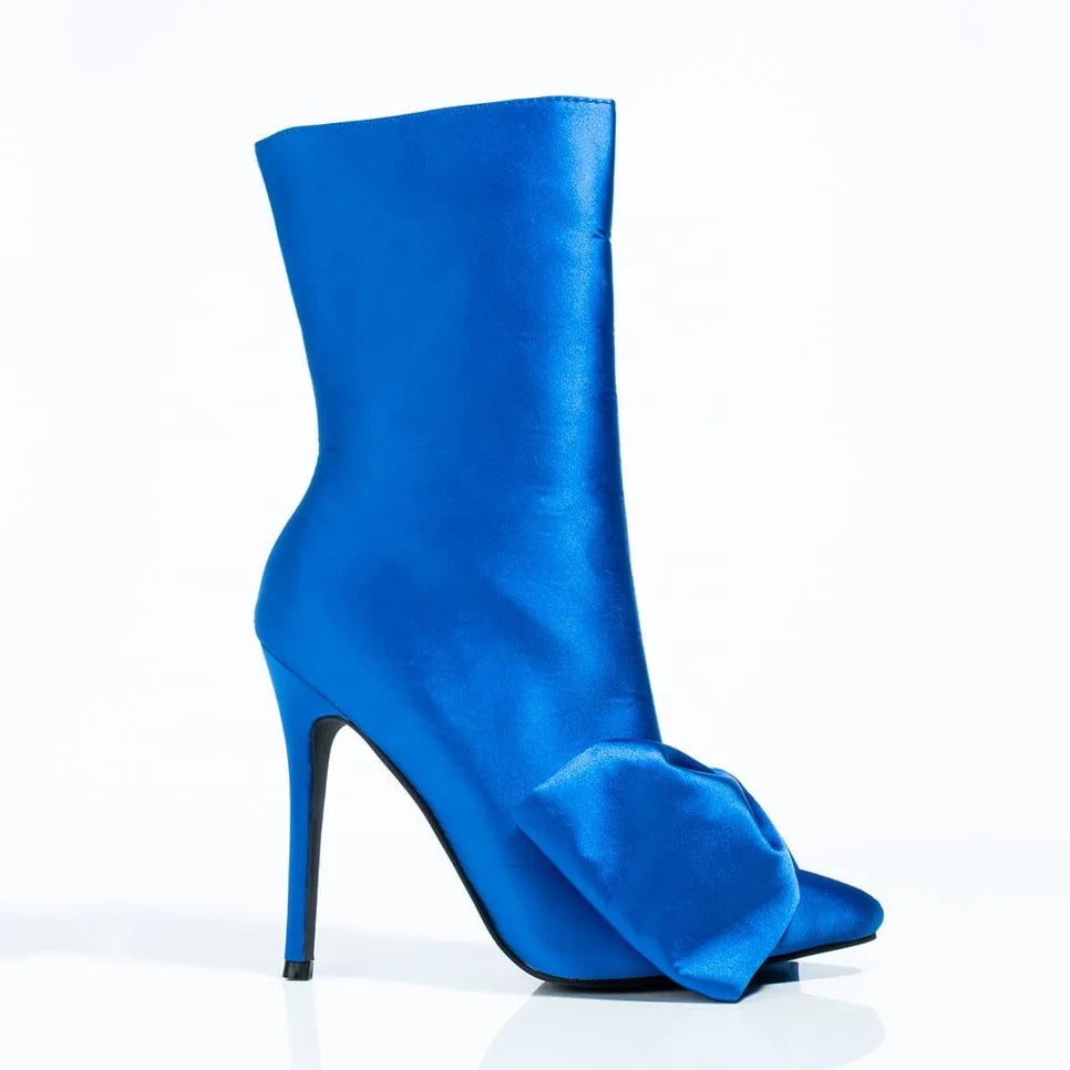 Tan tacones azules
